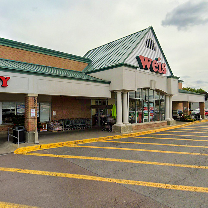 Street view of Weis and entrance